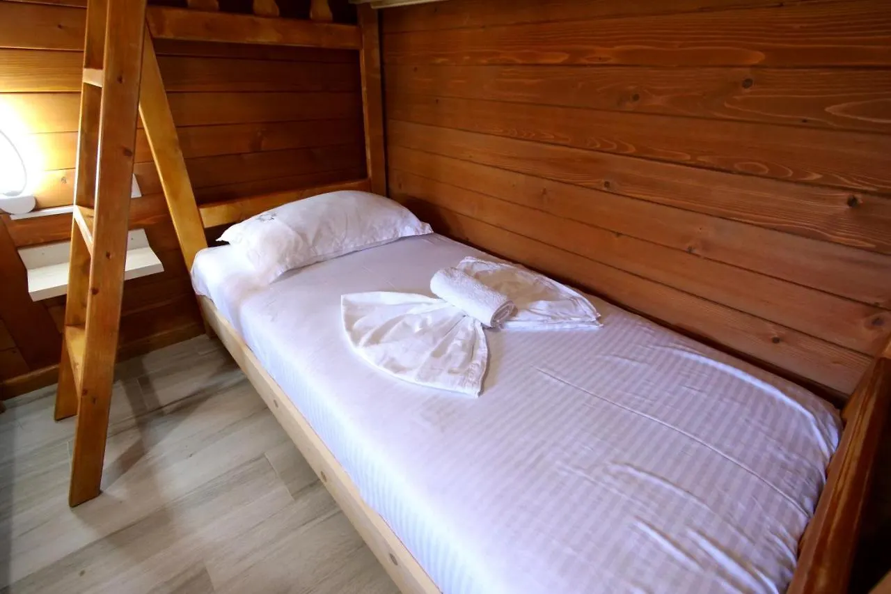 Resort Bujtina E Muriqit Zogaj  Albania